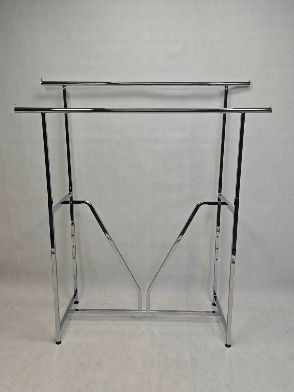 Double Rail Straight Clothes Display Rack with V Brace Chrome Garment Rack for Store Display